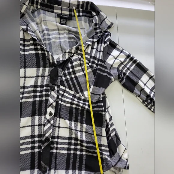 Plaid, 3/4 sleeve top. - Picture 10 of 10